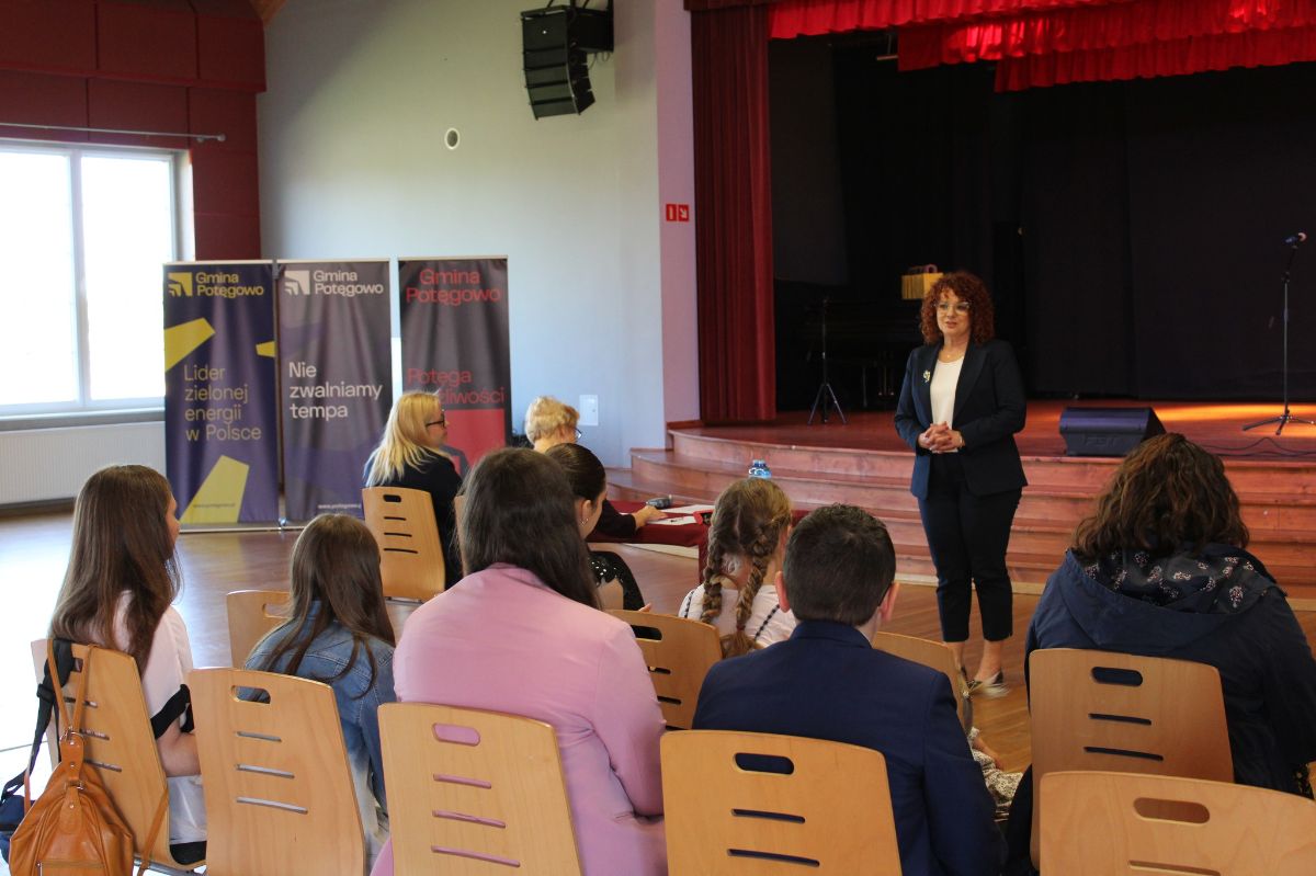 Zdjęcie: 42. POWIATOWY KONKURS RECYTATORSKI POEZJI POLSKIEJ - ETAP ŚRODOWISKOWY