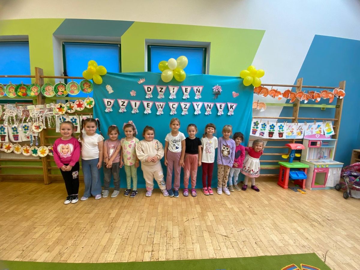 Zdjęcie: DZIEŃ DZIEWCZYNEK