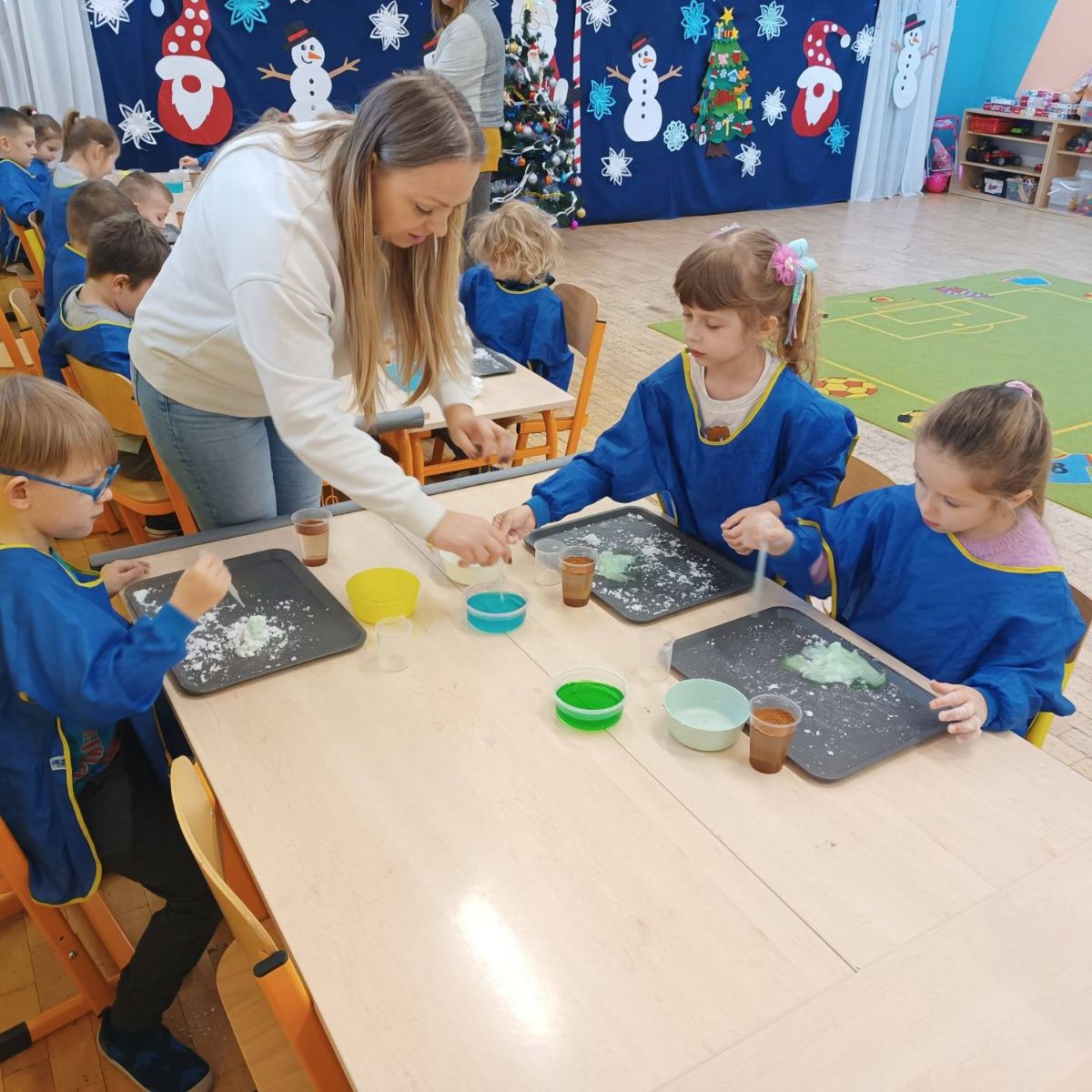 Galeria zdjęć: SZTUCZNY ŚNIEG